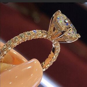 Beautiful engagement/ special occasion ring